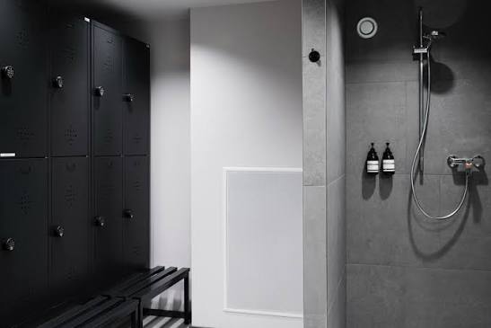 Showers and smart lockers